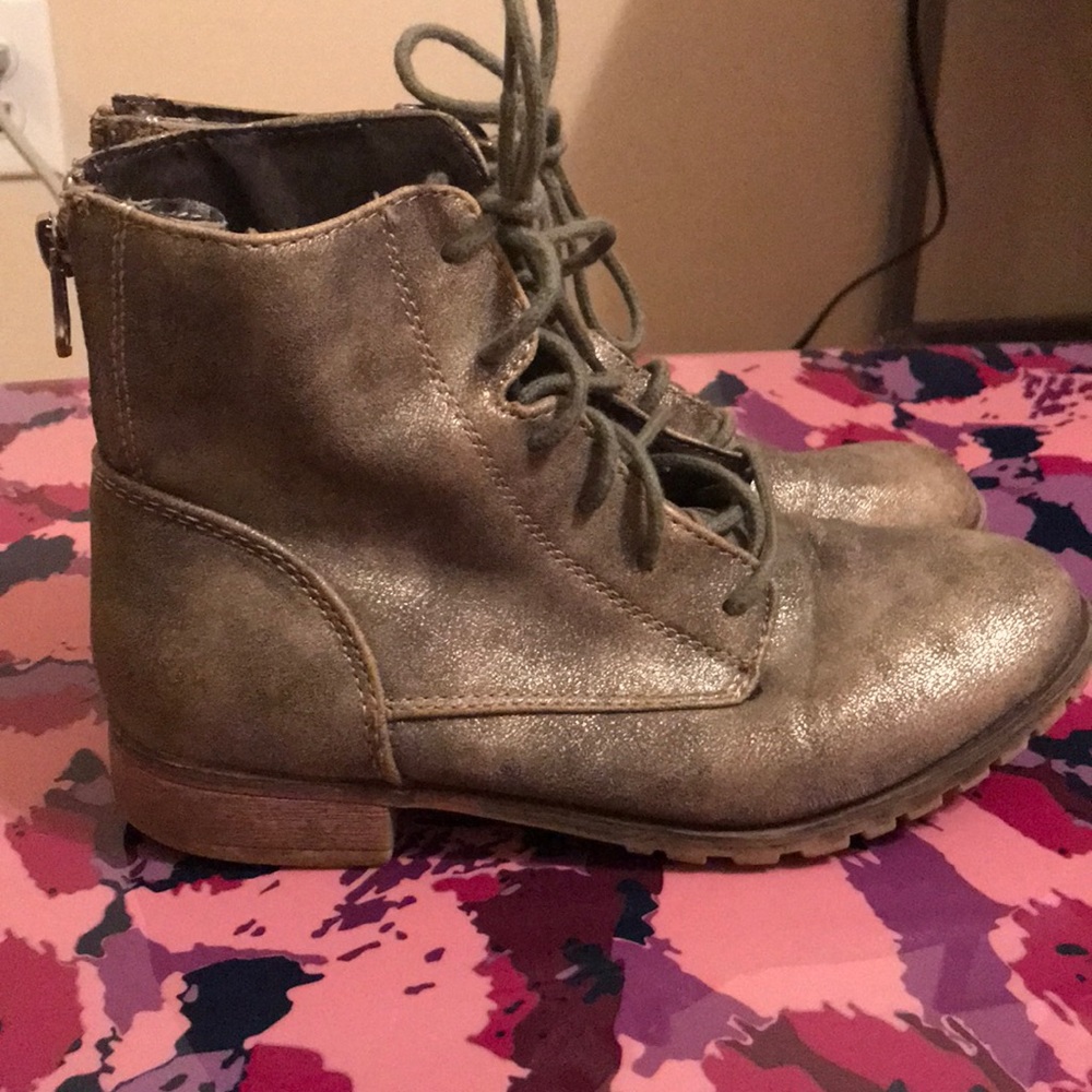Combat boots